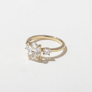 oval ring diamond, oval ring design, oval ring diamond band, oval ring diamond engagement