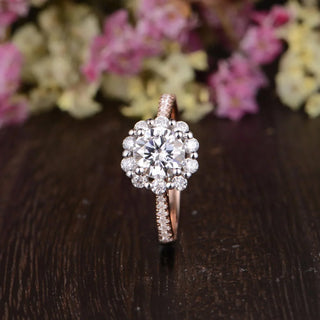 1.35 CT Round Cut Halo Moissanite Engagement Ring