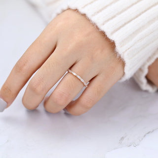 baguette-shaped-moissanite-bar-style-wedding-band