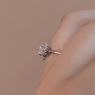 1.05ct Round Diamond Moissanite Cluster Engagement Ring