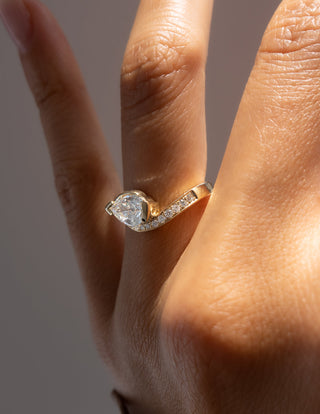 0.50CT-1.50CT Pear Moissanite Diamond Unique Engagement Rings Couple With Matching Band