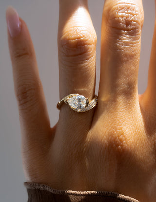 0.50CT-1.50CT Pear Moissanite Diamond Unique Engagement Rings Couple With Matching Band