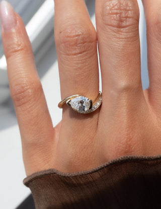 0.50CT-1.50CT Pear Moissanite Diamond Unique Engagement Rings Couple With Matching Band