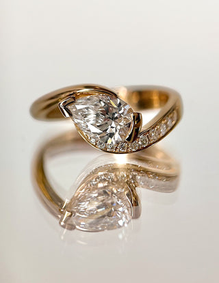 0.50CT-1.50CT Pear Moissanite Diamond Unique Engagement Rings Couple With Matching Band