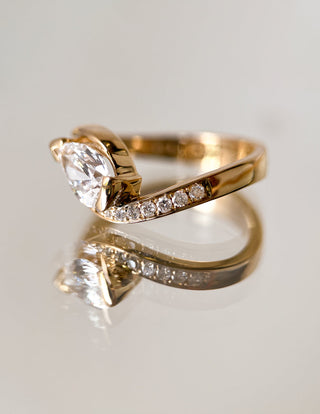 0.50CT-1.50CT Pear Moissanite Diamond Unique Engagement Couple Ring Design With Matching Classic Band