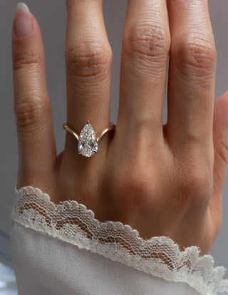 2.0CT-3.0CT Pear Moissanite Diamond Unique Engagement Couple Ring Design With Matching Diamond Band