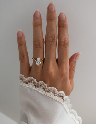 2.0CT-3.0CT Pear Moissanite Diamond Unique Engagement Rings Couple With Matching Classic Curved Band