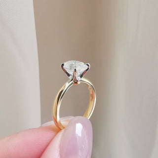 2-0-ct-oval-shaped-moissanite-solitaire-engagement-ring-5