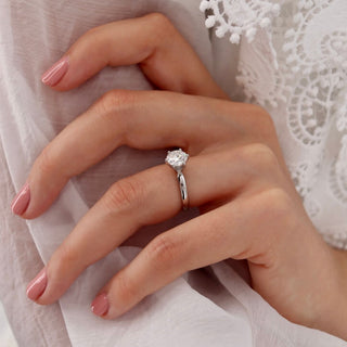 round-shaped-moissanite-solitaire-style-engagement-ring-8