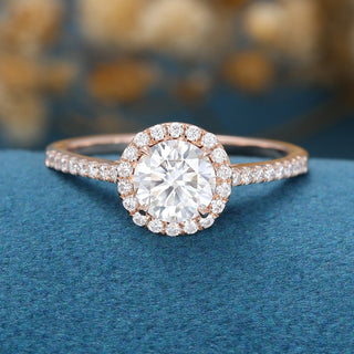 0-68-ct-round-shaped-moissanite-halo-pave-engagement-ring