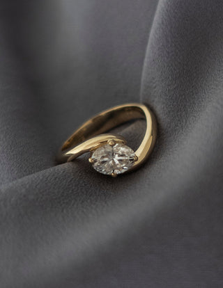 1.0CT-2.0CT Oval East West Moissanite Diamond Unique Engagement Fashion Rings With Matching Band