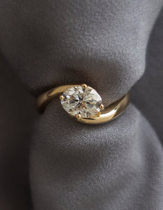 1.0CT-2.0CT Oval East West Moissanite Diamond Unique Engagement Fashion Rings With Matching Band