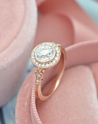 0.7CT Round Vintage Halo Moissanite Diamond Engagement Ring