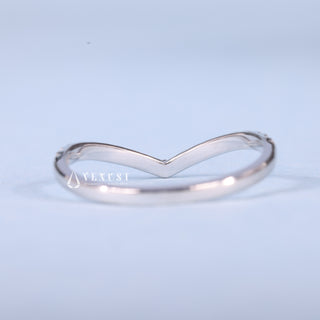 Round Moissanite Diamond Curved Wedding Bands