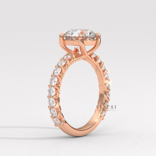 best round cut engagement ring