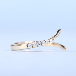 Round Cut Moissanite Diamond Curved Unique Wedding Ring Bands