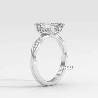 emerald infinity wedding ring
