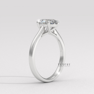 engagement ring close up
