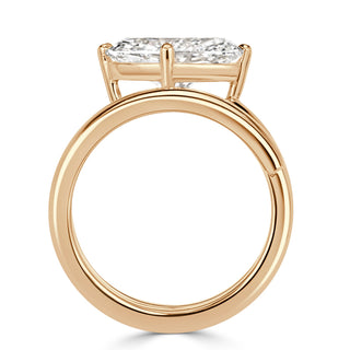 horizontal oval ring