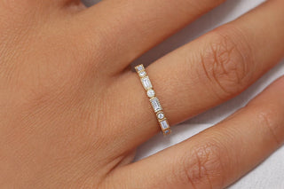 0.39 TCW Baguette & Round Vintage Moissanite Diamond Wedding Band