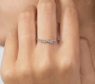 0.15 TCW Minimalist Round Cut Cluster Moissanite Diamond Wedding Band