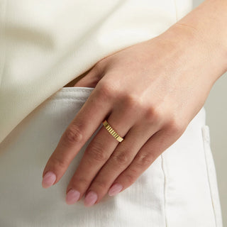 Delicate Classic Gold Metal Plain Wedding Band For Men & Women