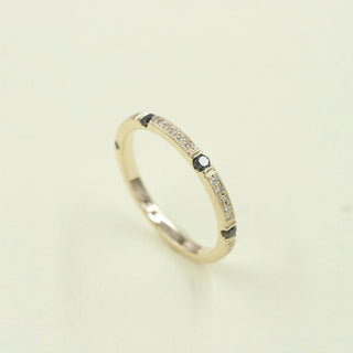 0.25 TCW Vintage Round Cut Black & White Moissanite Diamond Wedding Band