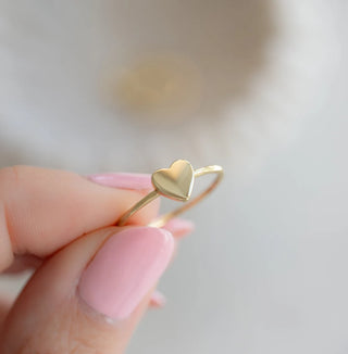 Minimalist Heart Shape Solitaire Gold Metal Wedding Band