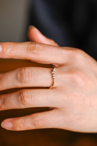 0.20 TCW Round Cut Unique Curved Moissanite Diamond Wedding Band
