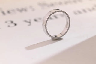 0.30 TCW Minimalist Round Side Pave Moissanite Diamond Wedding Band