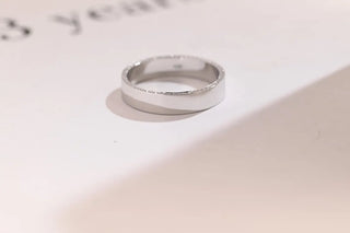0.30 TCW Minimalist Round Side Pave Moissanite Diamond Wedding Band