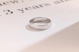 0.30 TCW Minimalist Round Side Pave Moissanite Diamond Wedding Band