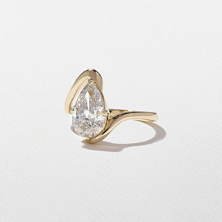 2.0ct Pear Moissanite Diamond By Pass Setting Engagement Ring With Matching Curved Band