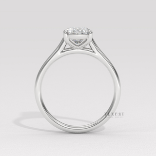 luxury oval engagement ring
