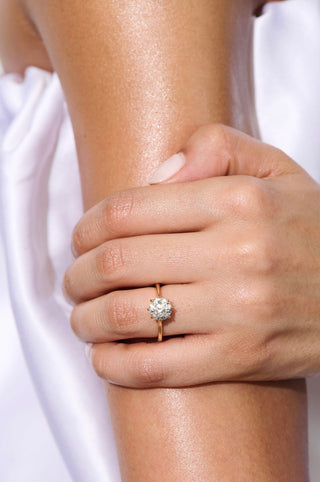 minimalist engagement ring,round cut moissanite ring, luxury style engagement ring