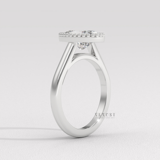 oval bezel gold ring
