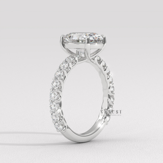 oval diamond pavé ring yellow gold