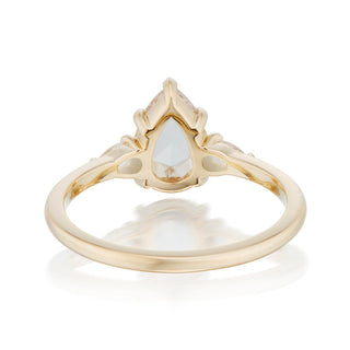 pear cut women engagement ring gift,pear cut three stone engagement ring, pear three stone ring, pear trilogy engagement ring, three stone pear engagement ring