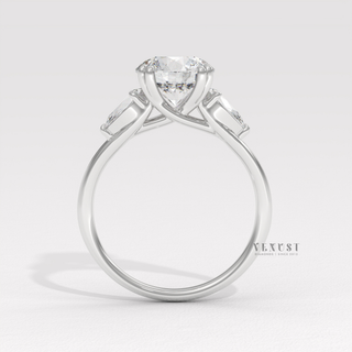 round center diamond ring
