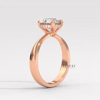 round solitaire luxury ring