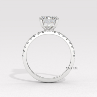 sparkling emerald pave diamond ring
