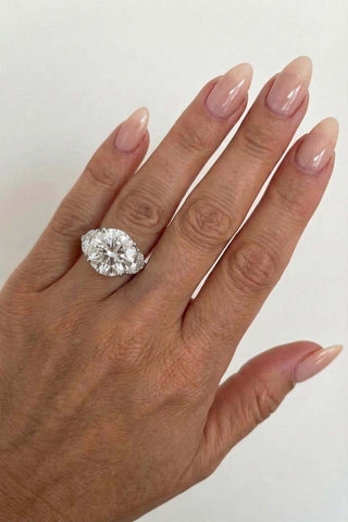 sparkling moissanite ring