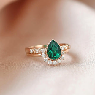 2.18tcw Pear Cut Emerald Vintage Bridal Ring Set