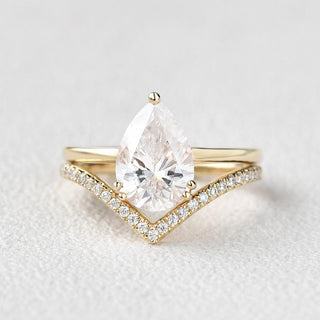 1.95tcw Pear Solitaire Moissanite Engagement Ring with Curved Wedding Band